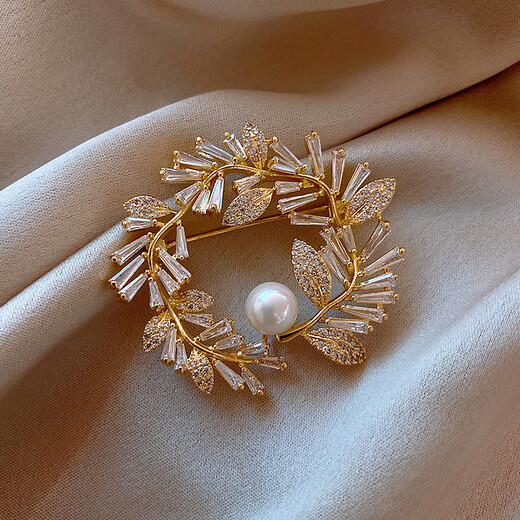 Ao Yan Lai Pearl Brooch Women's Scarf Button 2025 New Trendy Niche Design Decorative Accessories Gold