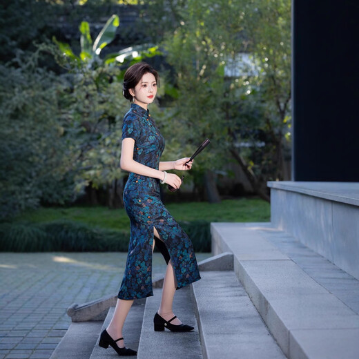 
Zhewei's young original acetic acid satin retro cheongsam old Shanghai 2025 spring new Chinese daily cheongsam women 9276 L
