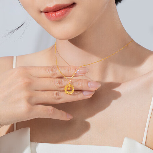 Chow Tai Fook Valentine's Day Gift Gold Necklace Women's Pure Gold Möbius Pendant Dreamweaver Necklace Dreamweaver