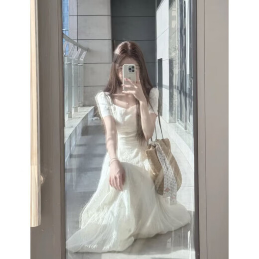 Diejiaonuo robe Summer 2025 Nouveaux vêtements pour femmes Style coréen pur désir Summer Beautiful blanc moon clair super belle robe abricot s