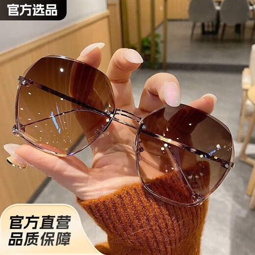 2025 Nouvelles lunettes de soleil pour femmes sans bord coupées pour femmes pour les femmes de la célébrité Internet Protection solaire Lunes de conduite Round Fomes Trendy Femmes 9902 Top bleu et rose inférieur [Boîte en verre + tissu miroir]