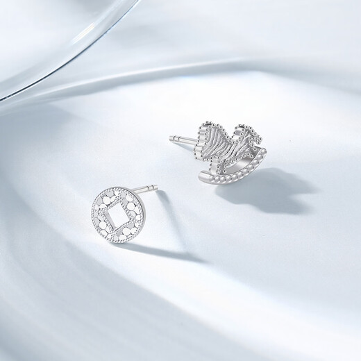 Chao Acer, get rich immediately, zodiac platinum earrings pt950 earrings, year of the horse, animal year gift, price: one pair, labor cost 230 yuan, 2.1 grams
