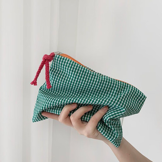 Fan Yejia Ins Estilo de cosmético portátil Bag de almacenamiento Gran capacidad Aterrados de tocador Cosméticos y bolsas misceláneas para mujeres Bolsa de maquillaje a cuadros verdes