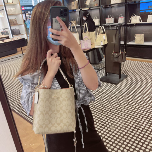 蔻驰（COACH）新款mollie22单肩手提斜挎水桶包直邮官方正品 尺吋约21*20cm