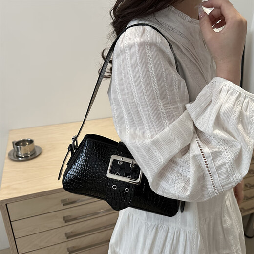 Shoulder bag 2025 spring and summer new style fashionable high-value armpit bag temperament small square bag 6247 black
