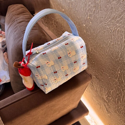 2025 new high-value makeup storage bag large capacity portable washing and storage three-dimensional travel makeup handbag blue pleated puppy handbag