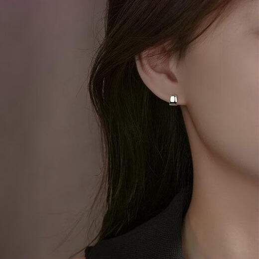 PT950 Platinum Earrings for Women 2025 Hot Style Simple and Temperamental Platinum Earrings for Ear Piercing as Birthday Gift for Girlfriend Curved Earrings