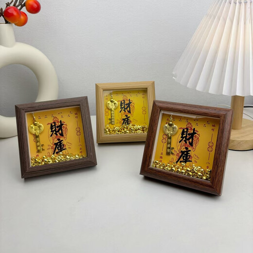 Estilo caliente de celebridades de Internet Adornos de marco de fotos del Dios de la riqueza de cinco vías Adornos de marco de fotos huecos del Tesoro para abrir la bóveda Llave dorada para atraer riqueza y posición de riqueza Regalo de inauguración de la casa Color café brillante 1 paquete