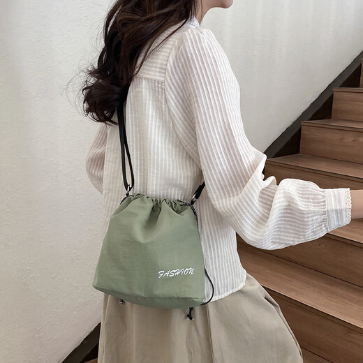 双肩包男抽绳超薄新款时尚潮流可折叠斜跨背包情侣个性纯色小书包 绿色