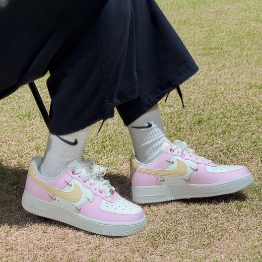 Nike (Nike) NikikeAir Force 1 Air Force One Pink White Four Hook AF1 Mode Frauenschuhe IB2574-600 IB3881-001 36