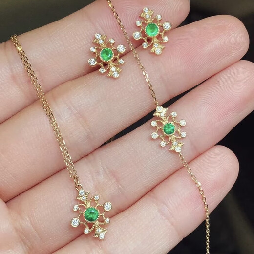 ROYALPICK emerald necklace pendant 18K gold set with diamonds is an exquisite gift for your girlfriend and wife as a Valentine's Day birthday gift