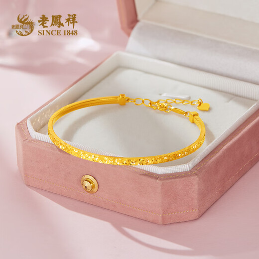 Lao Fengxiang's sparkling crushed ice gold bracelet pure gold fashion bracelet for girlfriend and wife anniversary birthday gift crushed ice gold chain bracelet (approximately 8.23g)