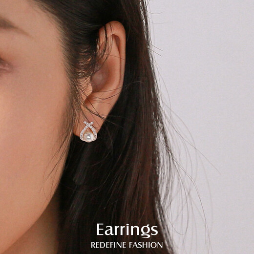 Qlady ear piercing freshwater pearl earrings for women 2025 temperament high-end silver needle pearl earrings light luxury earrings gift