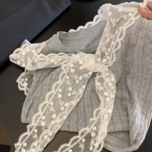 Châle épissé de dentelle grise pull à manches courtes pour les femmes en été slim ajustement et super belle conception de glace haut gris g gris l