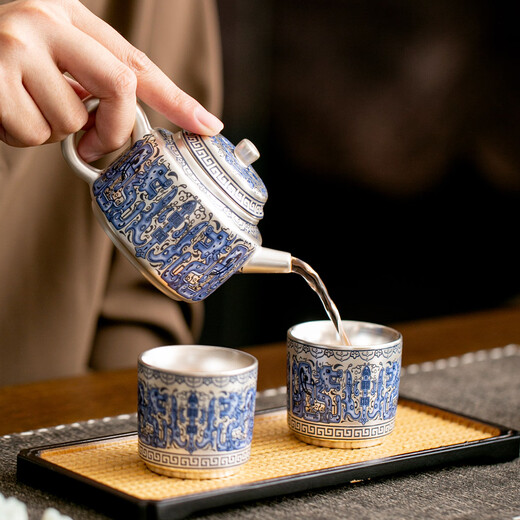 Shiyanling high-end dragon pattern gilt silver teapot tea set one pot two cups Kung Fu tea set for home use as a souvenir for elder leaders Dragon pattern silver gilt Han Dynasty tile teapot set 3 pieces gift box