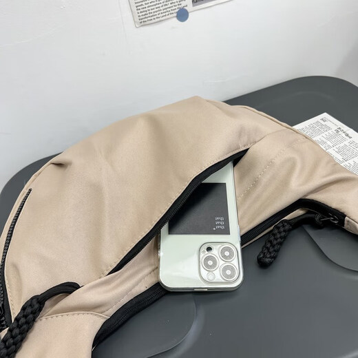 潮牌新款大容量单肩包斜挎包饺子包时尚潮流百搭胸包男女出勤背包 黑色