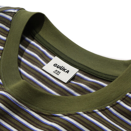 Guyuka (Guuka) Simple moderno marca de colas de manga corta Camisa base de camiseta de manga corta Ajuste de pareja estadounidense