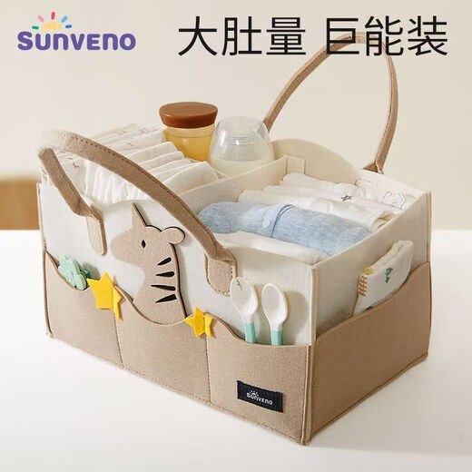 Panier de rangement de chevet bébé Carton de rangement de grande capacité Panier de rangement de grande capacité avec sacs à couches sur le côté de la table des couches. Panier de rangement de chevet bébé Carton de rangement de grande capacité Panier de rangement avec des couches avec des couches avec couches