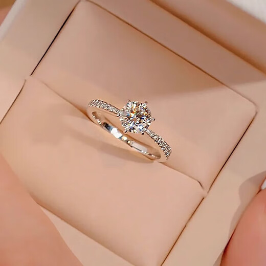 Pt950 platinum one carat moissanite diamond ring women's engagement ring for girlfriend's birthday and Valentine's Day gift. Star women's ring 50 points - light luxury model. You need to contact customer service/remark the circle number if you are closed.