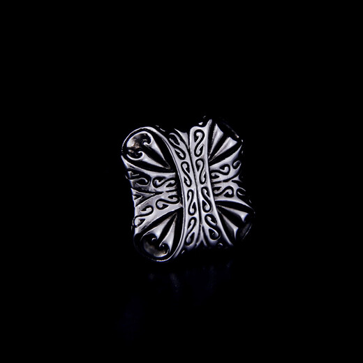 Brooch pour hommes simples et polyvalent pour hommes à collier pour hommes Brooch Brooch Brooch Retro Gyacinth Platinum Materif
