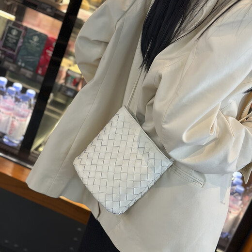 viney牛皮水桶包包女包品牌斜挎包编织包生日礼物送女友老婆 【米白色】单肩手机包 时尚品牌高级感小众轻奢腋下包