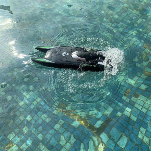 Jingsen remote control boat high-horsepower water airship high-speed speedboat rechargeable can be launched into the water children and boys ship model toy silver 30km/h dual motors free remote control 1 battery 30 minutes of play