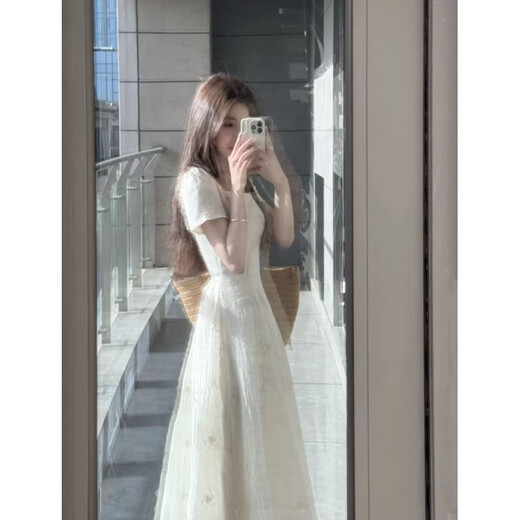 Diejiaonuo robe Summer 2025 Nouveaux vêtements pour femmes Style coréen pur désir Summer Beautiful blanc moon clair super belle robe abricot s
