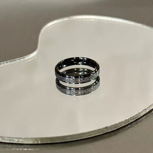 Gypsophila frosted black and white ring for men and women niche high-end design couple rings titanium steel non-fading ring Gypsophila frosted silver ring No. 11 reference weight 170-190Jin Jin is equal to 0.5kg, worn by the crowd