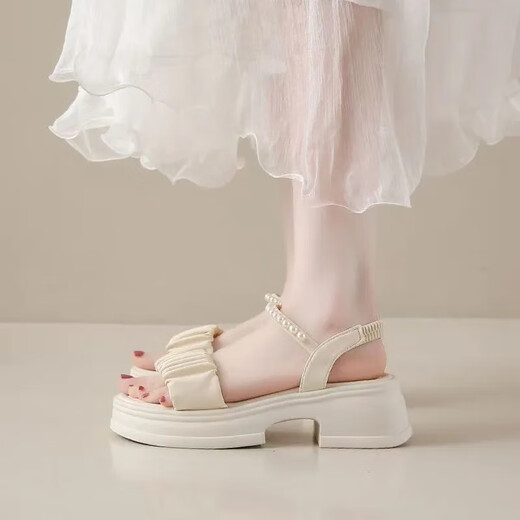 Sandales de Bushe (Bushe) pour les femmes en été 2025 Nouvelles chaussures décontractées de style fée polyvalent pour femmes Perle Solet Sold Bage Chaussures pour femmes Beilebao D9901 M BLANC 37