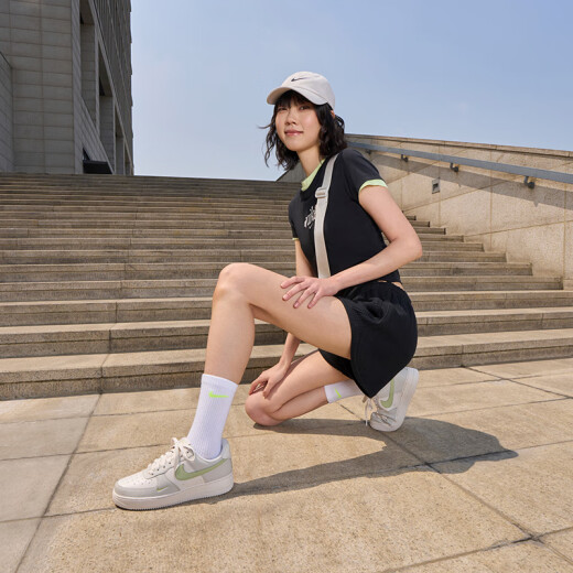 耐克（NIKE）官方空军一号女迷你勾运动鞋夏新款 AIR FORCE 1 IB3881 001幻影灰白/浅橄榄绿/浅骨色 42