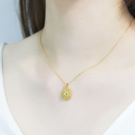 VZZSadhora 18K gold sparkling sugar cube necklace for women niche design temperament versatile K gold pendant clavicle chain 18K gold sparkling sugar cube necklace