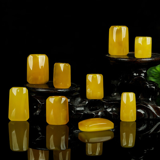 OUCERNY beeswax pendant, safe and sound brand, natural Baltic amber, chicken fat yellow, new honey hanging chain, orphan Russian material, 6-8g, randomly selected, one item, one certificate, one picture, one item number