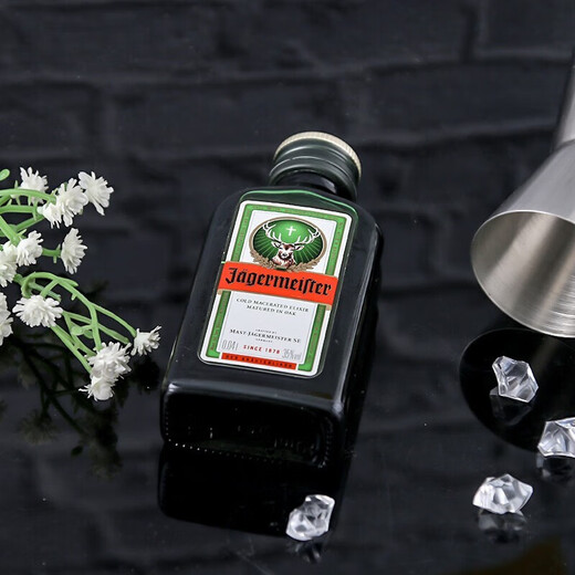 Jagermeister petite bouteille de vin étranger, six vins de base principaux, whisky, brandy, vodka, rhum, tequila, gin, wild wine compagne 40ml * 1 bouteille