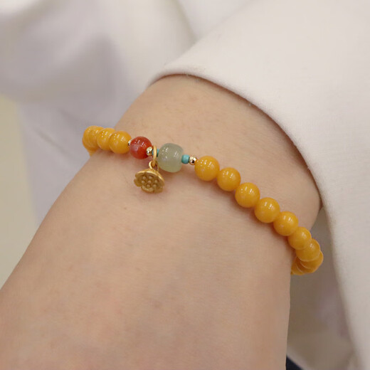 Fat Donglai's same style beeswax bracelet chicken fat yellow beeswax bracelet 5mm round beads women's silver plated ancient gold lotus pod south red beeswax lotus pod bracelet S