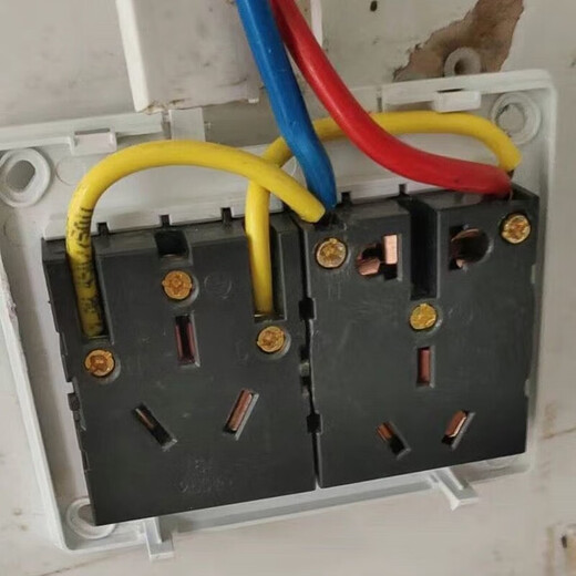 Water heater socket dedicated exposed high-power socket 16a socket hybrid integrated air conditioner 16a10a household multi-functional socket white exposed eight-hole socket