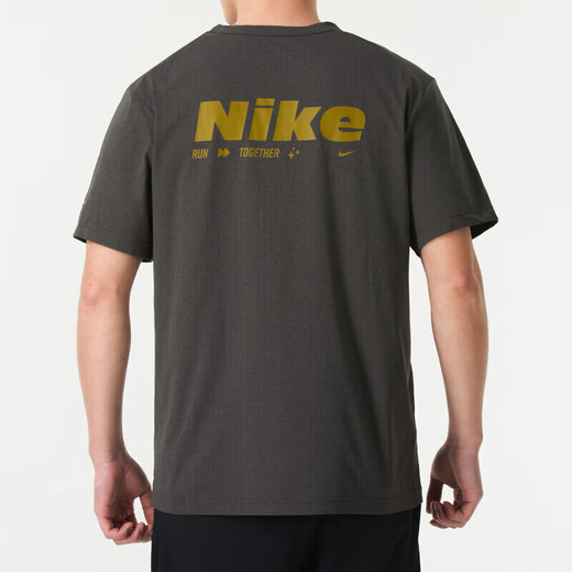 Nike (Nike) Kurzärärtes T-Shirt 2025 Sommer Neue Hyverse-Dri-Fit-Männer mit halbärmeligem, rundem Hals mit mittlerem Grau/Wüsten-Moos-Grün/Silber HV4882-299 Schnelltrocknend L L
