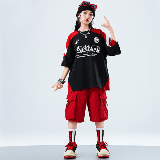 Xinkepaier Children's Street Dance Kostüme für Jungen Hipphop Anzüge Hip Hop Street Modekleidung für Jungen und Mädchen auf der Straßenshow zweiteilige Set = A679 Black Short Sleeves + B383 Rote Shorts 140 Größe Empfohlene Höhe 135 cm