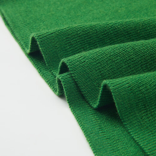 Printemps Nouveau 2025 Pullage à cou de cou rond à la mode pour la chemise de base en tricot du corps mince des femmes