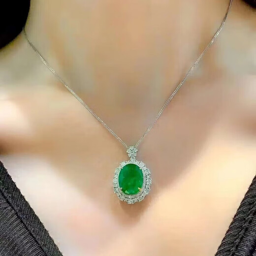 Half emerald pendant ring dual-purpose 18k full body fluorescent atmosphere, classy and noble temperament