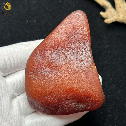 Fuwanzhe natural beeswax raw stone genuine handle piece raw amber red leather full leather pendant 72.18g