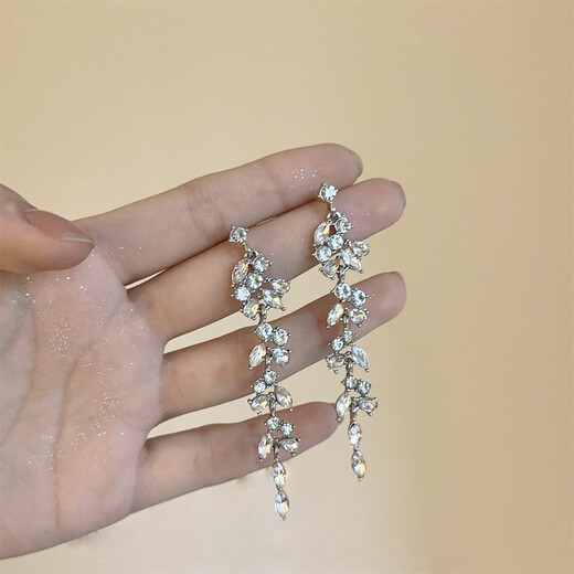 Nianfu S925 silver needle earrings, small earrings, versatile, high-end, long Mid-Autumn Festival gifts for girls, 925 silver needles, long tassels