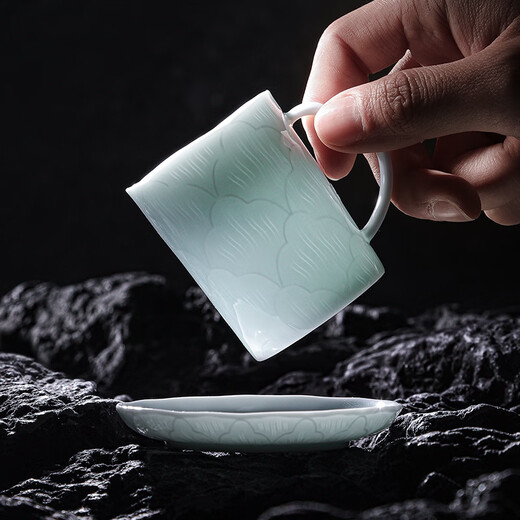 Jingdezhen official creative ceramic mug, shadow green carved water cup, high temperature white porcelain household coffee cup, high-end birthday gift, shadow green carved American coffee cup