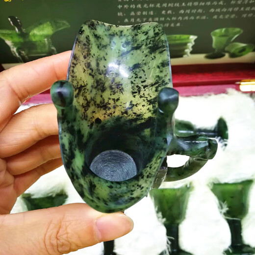 Short cloud Gansu Wushan luminous cup white wine cup serpentine jade mandarin duck jade natural jade antique jue cup wine spring jade wine set