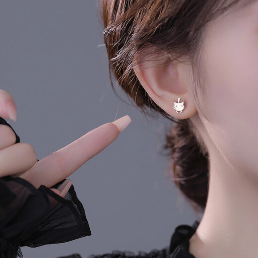 Xinshe s925 sterling silver cartoon cat earrings for women with pierced ears for sleeping, no need to pick them up, small and exquisite silver earrings, non-allergenic s925 sterling silver kitten earrings