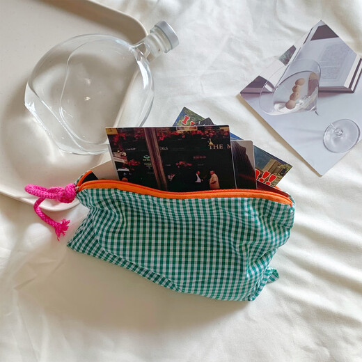 Fan Yejia Ins Estilo de cosmético portátil Bag de almacenamiento Gran capacidad Aterrados de tocador Cosméticos y bolsas misceláneas para mujeres Bolsa de maquillaje a cuadros verdes