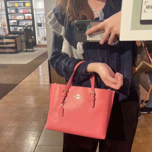 蔻驰女士新款限量小号mollie25单肩手提购物袋直邮 CY695 SVCAH樱桃 预订