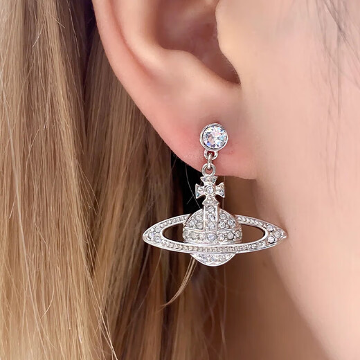 Vivienne Westwood (Vivienne Westwood) Queen Mother West Flagship Authentic Earrings Hollow Design Earrings High-end Trendy Brand Earrings Light Luxurious Earrings Birthday Gift Silver