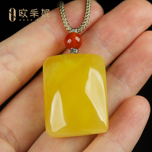 OUCERNY beeswax pendant, safe and sound brand, natural Baltic amber, chicken fat yellow, new honey hanging chain, orphan Russian material, 6-8g, randomly selected, one item, one certificate, one picture, one item number
