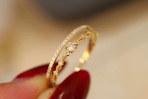 Chili Jewelry Exhibition 18K gold diamond 15 points double row diamond ring with a fairy-like and girlish feeling. No grading below 20 points. No grading below 20 points 15 points.