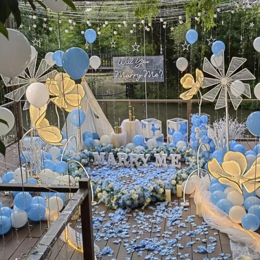 Huaiyin simulated rose petals for wedding hand scattering, wedding room, KTV bar, confession and proposal, Valentine's Day decoration, rose red, 50 pieces, compressed